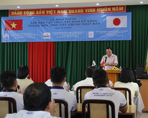 Phó Tổng giám đốc Nguyễn Đăng Hợp phát biểu trong ngày khai giảng Hàn JIS K4